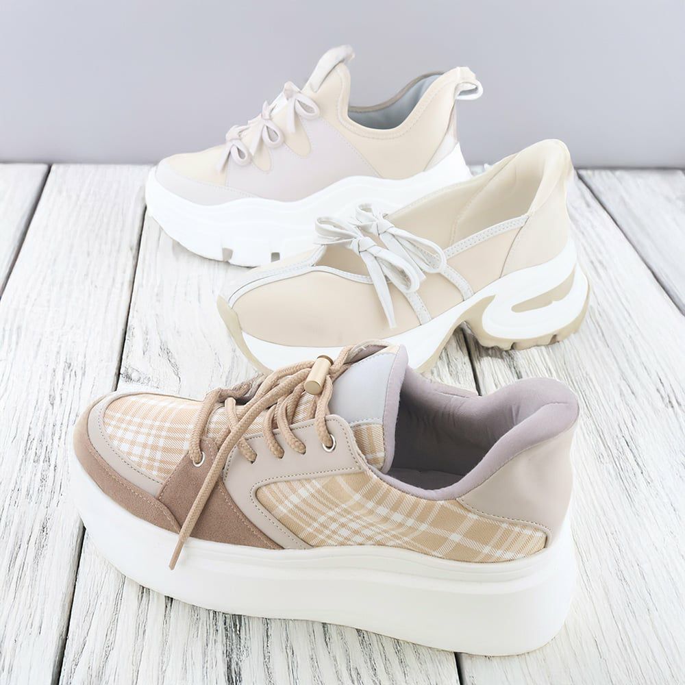 手を使わず履けるハンズフリースニーカーは他にも！