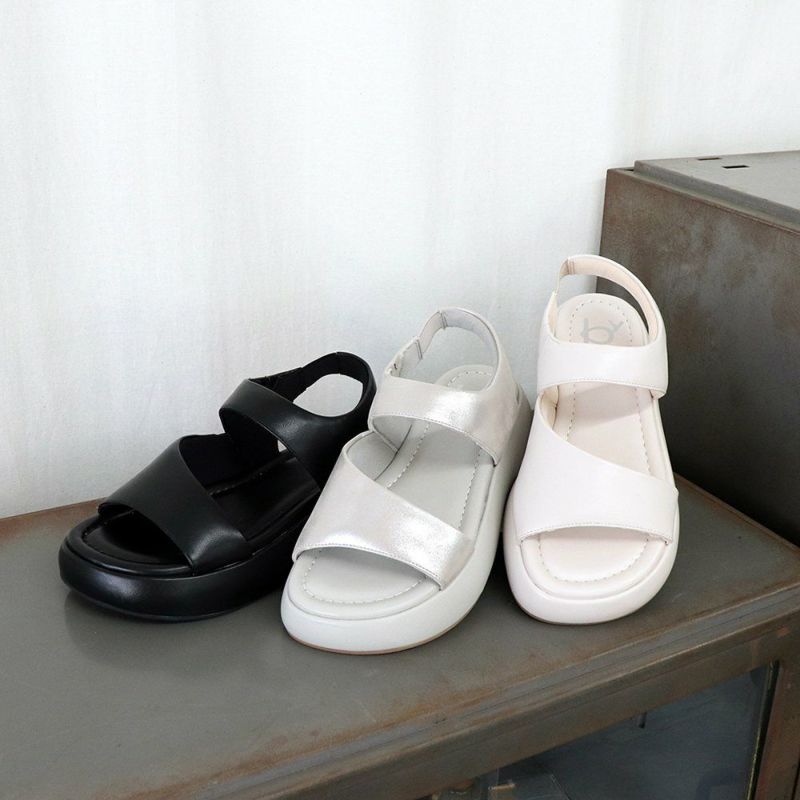 厚底パデットサンダル