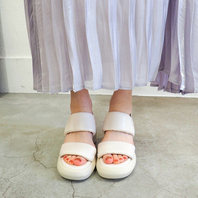 サンダル　シルバー×ホワイト クロックス（crocs）（メンズ、レディース）サンダル メロウ