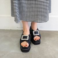 ブラック