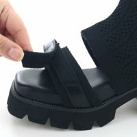 ベルトは面ファスナーでしっかりサイズを合わせられます