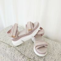 ピンク