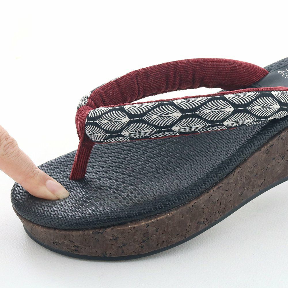 足裏が痛くなりがちな下駄。このサンダルなら心配ありません