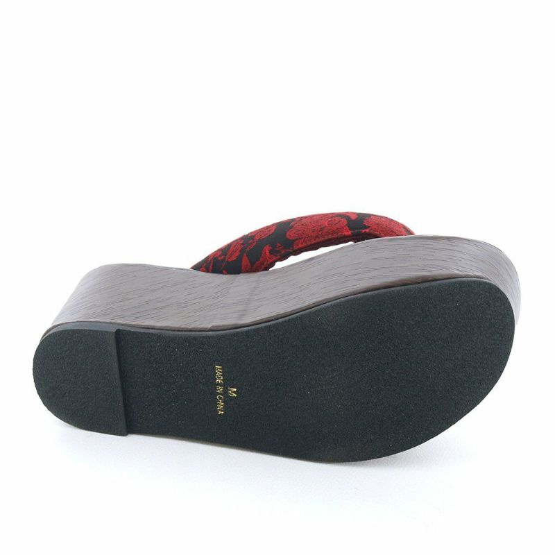 ソール全体に厚みがあり実際の傾斜は2.5cmほど