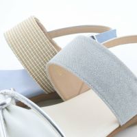 ラメを織り込んだ甲バンド。ギラギラし過ぎない上品な輝きです