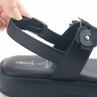 ベルトは裏ゴム仕様でするっと履けます