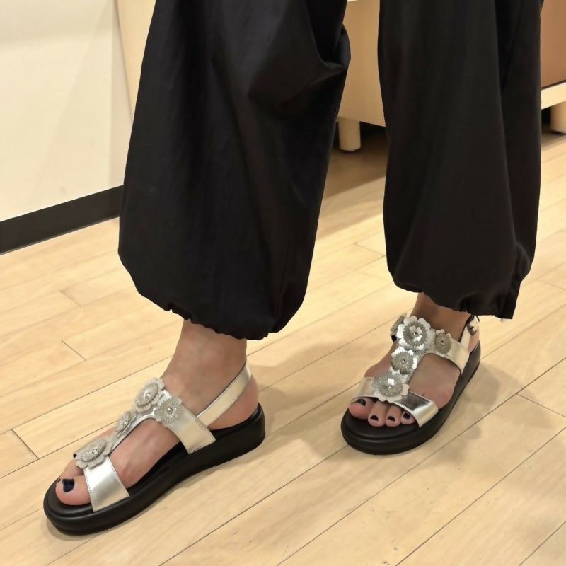 スタッフ着用：シルバー