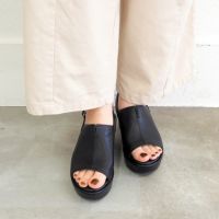 ブラック