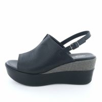 毎日履きたくなるシンプルなレザーサンダル