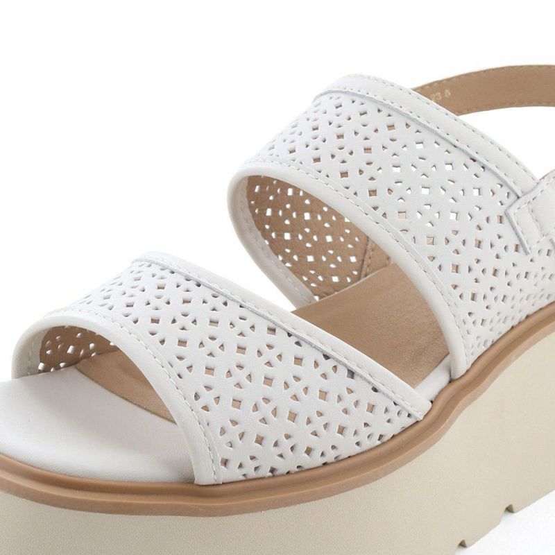 人気の厚底ブーツサンダルと同じ柄のパンチングです
