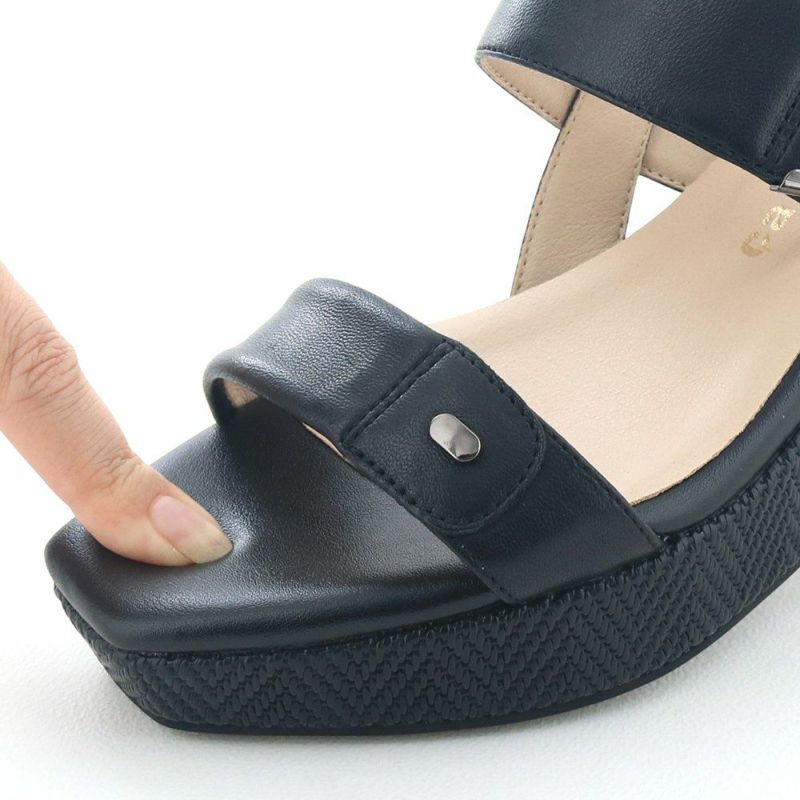 指先までクッションを効かせた、やわらかな履き心地も魅力です