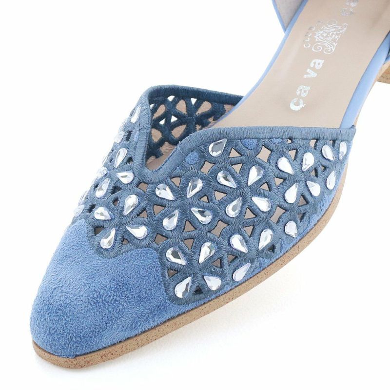 涼感のあるカラーリングでシーズナブルな足元に（ライトブルーコンビ）