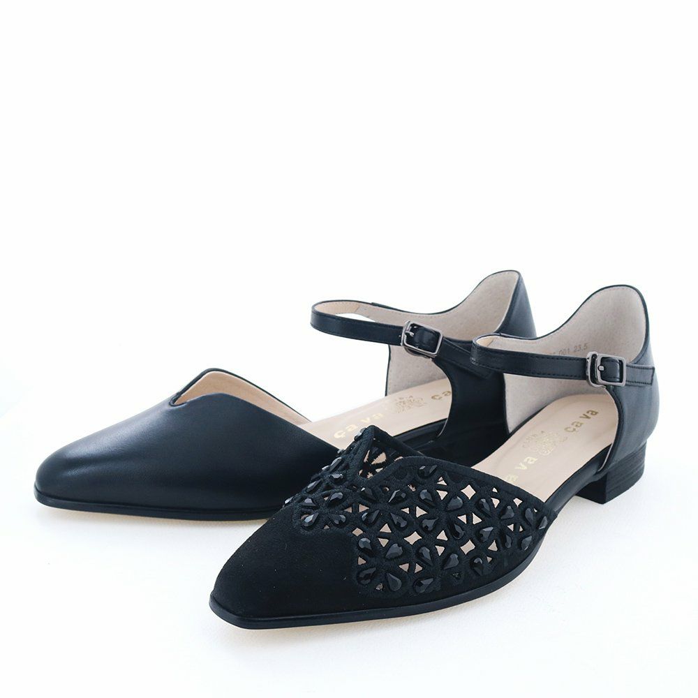 ブラックはスムースレザータイプもあります