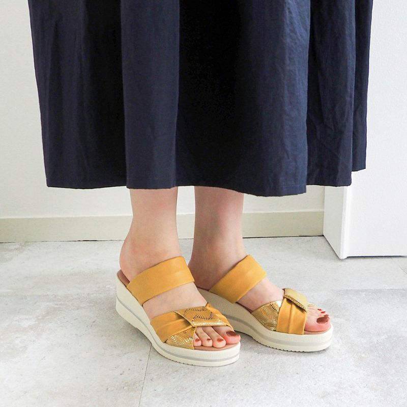 サヴァサヴァ 厚底ソフトレザーミュールサンダル 22.5 SALE】厚底ソフトレザーミュールサンダル （CA_3385027