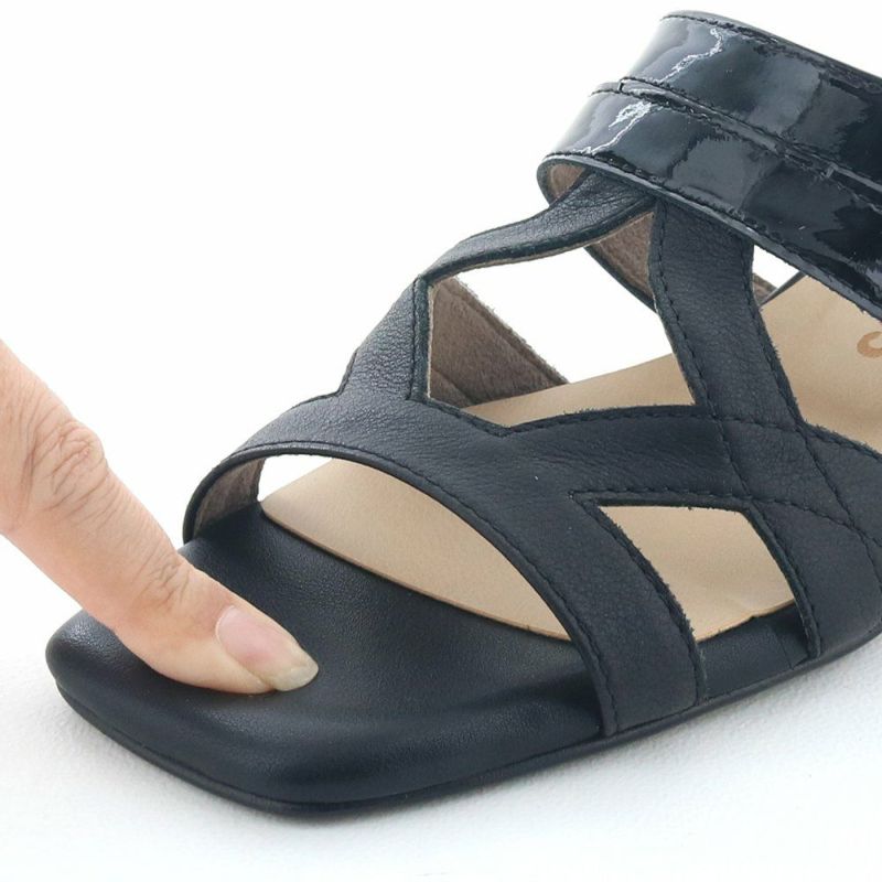 指先までしっかりクッションを効かせているので薄めソールでも足裏が痛くなりにくい