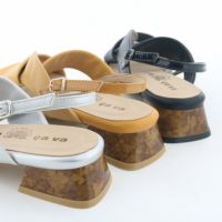 エッジの効いた台形ヒール。低めでも存在感たっぷりなデザイン