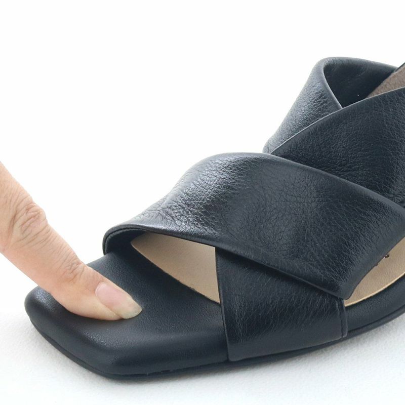 指先までクッションを効かせ、薄めソールでも足裏が痛くなりにくい