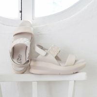 オフホワイト　※ソールのカラーは商品写真をご参照ください