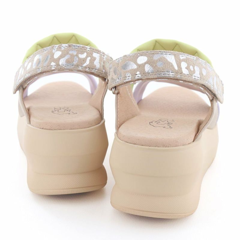 ANYOらしい遊び心あるカラーや素材のコンビ感も魅力です