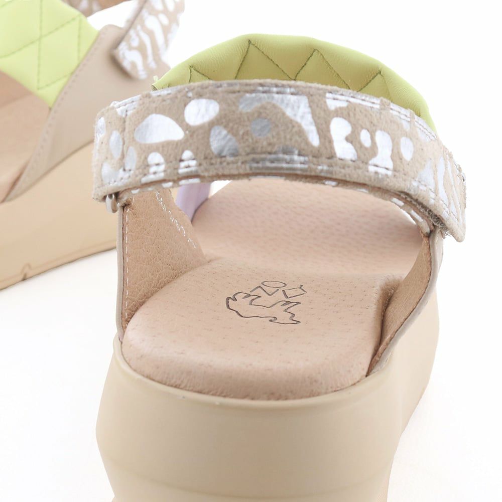 吸湿性に優れているので蒸れやすい足裏も快適です