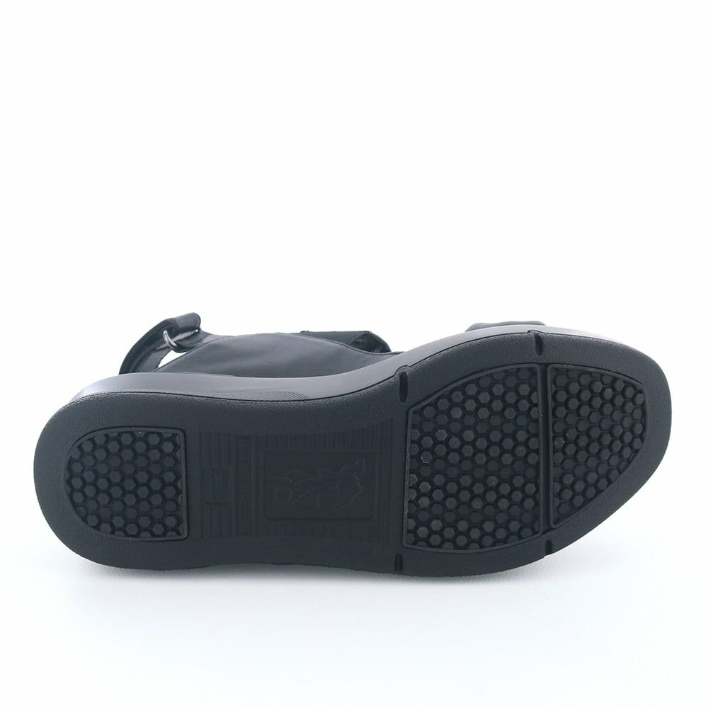 ソール全体の厚みで傾斜は2.5cmほど