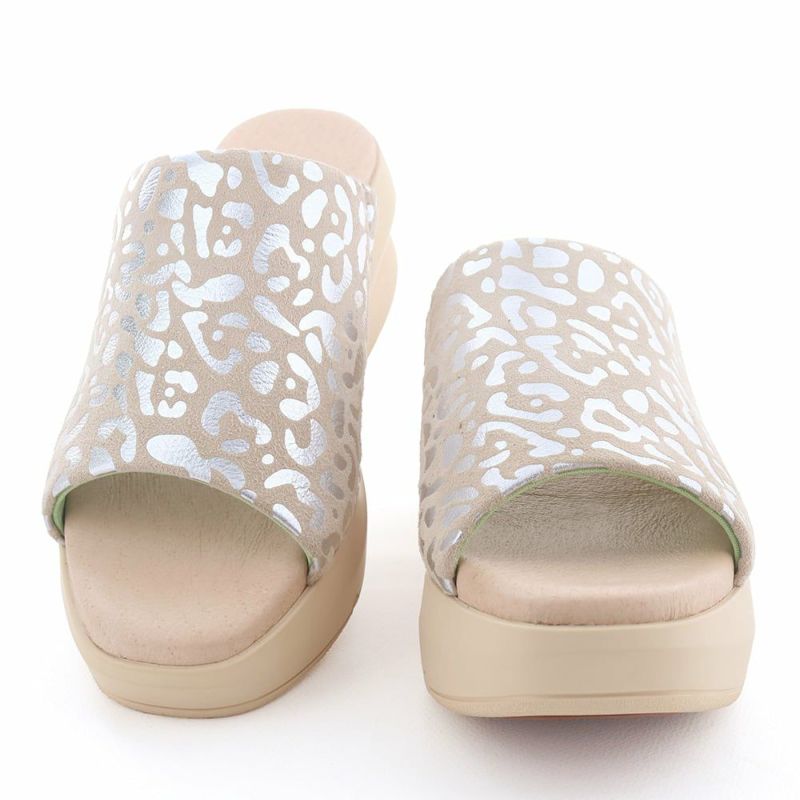 暑い夏を快適に過ごせるよう、履き心地よく仕立てました