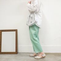 オフホワイト