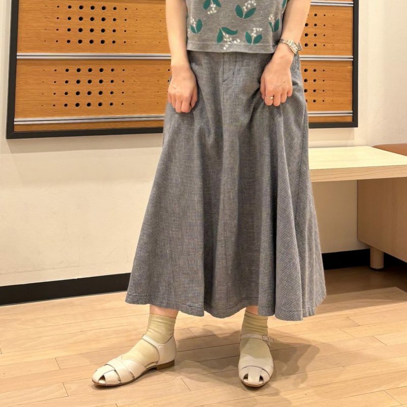 スタッフ着用：オフホワイト