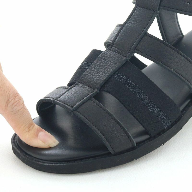 インソールにはクッションを効かせ足裏も痛くなりにくい