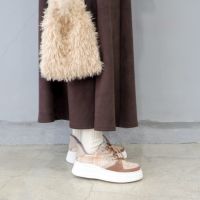 ベージュ