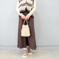 ベージュ