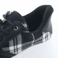 手を使わず履けるハンズフリー仕様で忙しい朝もサッとお出かけ◎