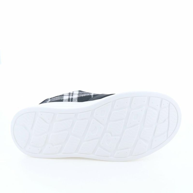 ソール全体に厚みがあり傾斜はたったの1.5cm