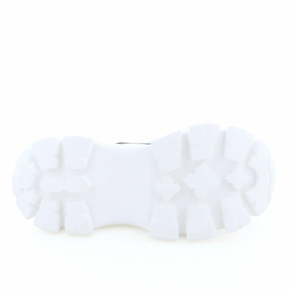 ソール全体に厚みがあるので傾斜はたったの2.0cm