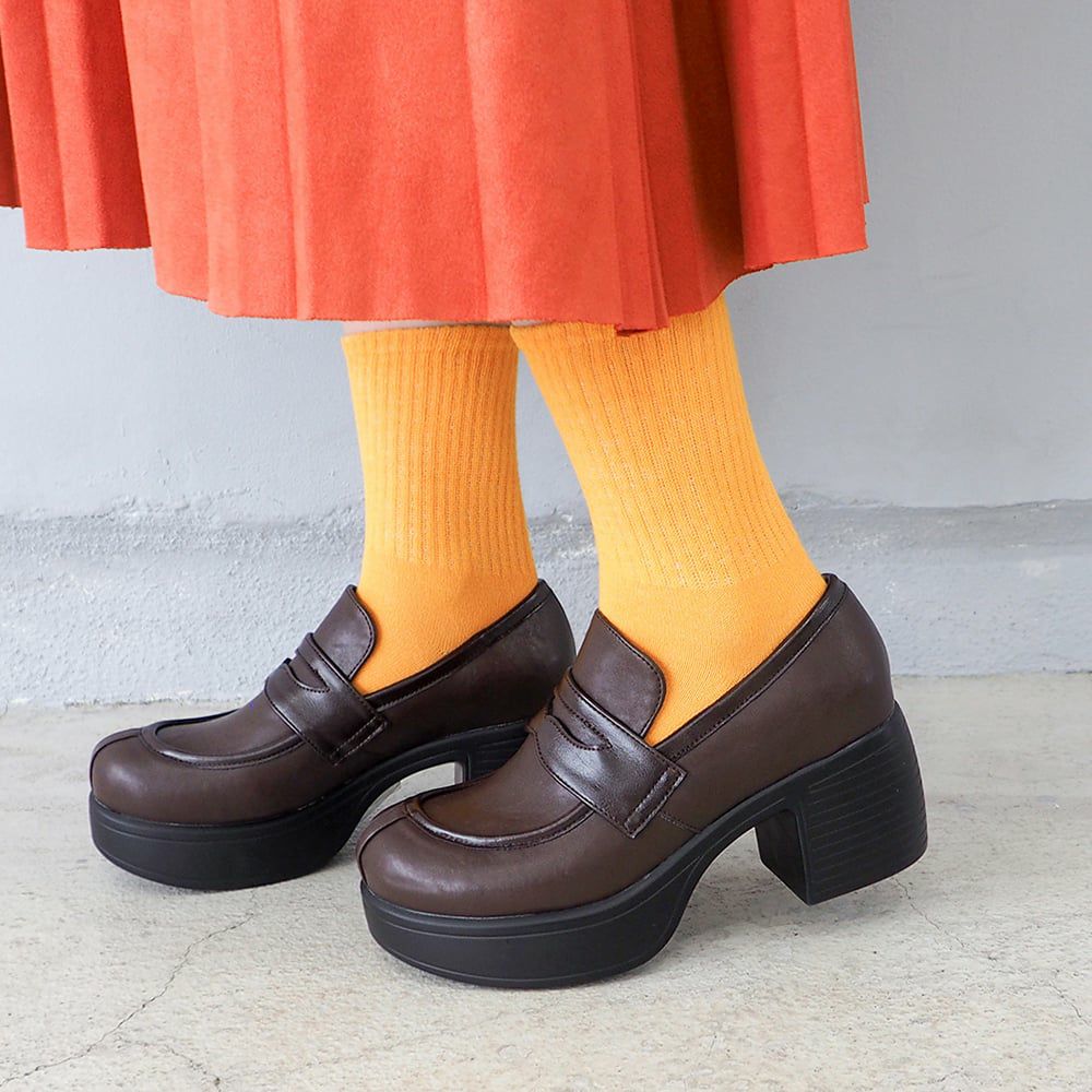 ダークブラウン