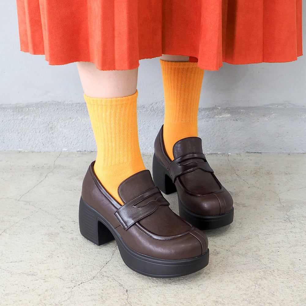 ダークブラウン