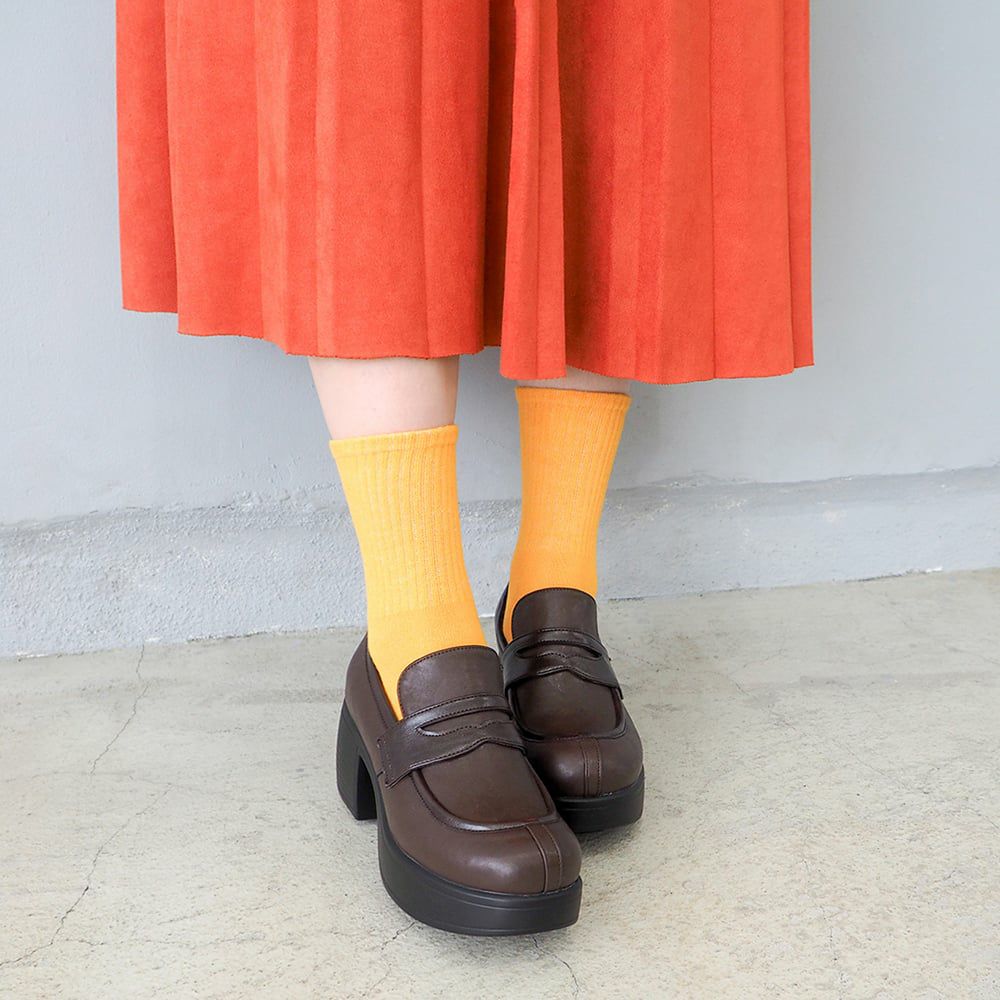 ダークブラウン