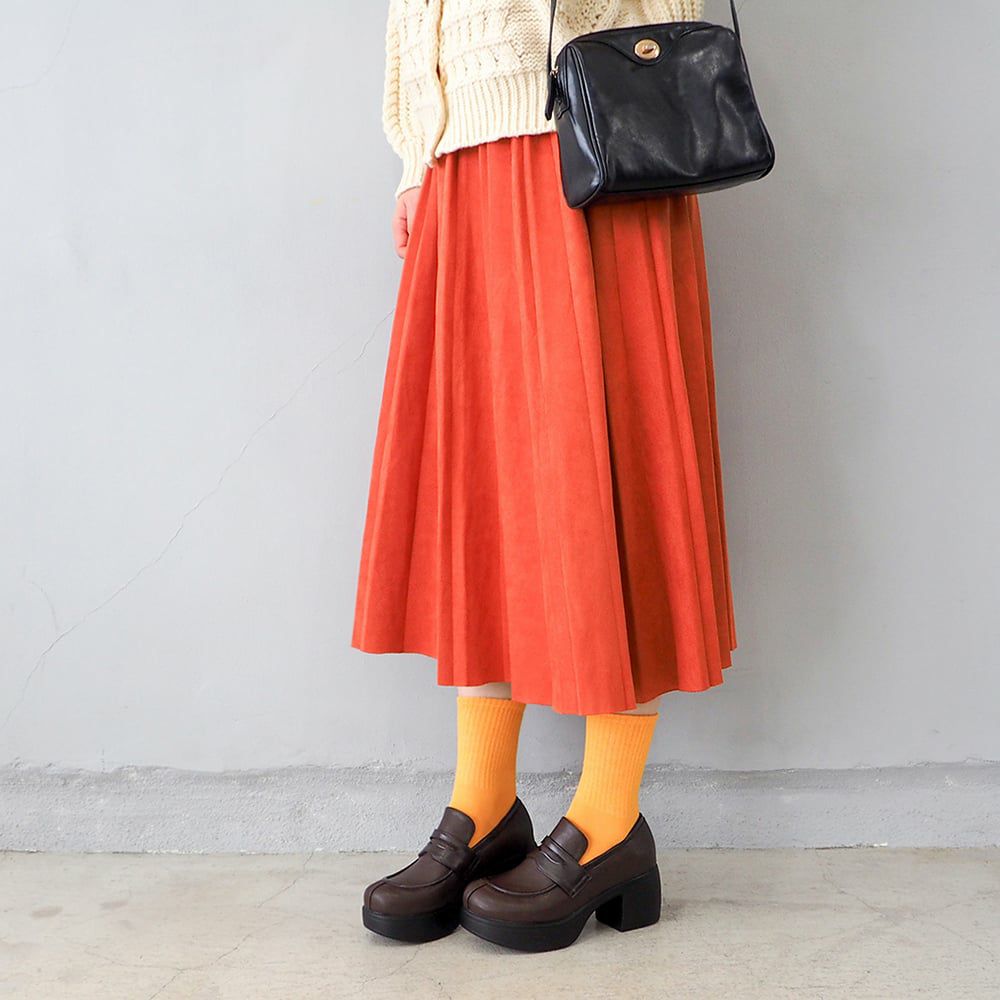 ダークブラウン