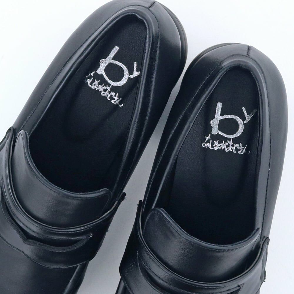 インソールにもしっかりクッションを効かせふかふかの履き心地です