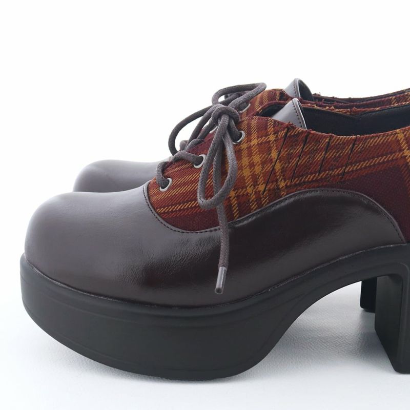 つんと上向きのおでこトゥが唯一無二の存在感