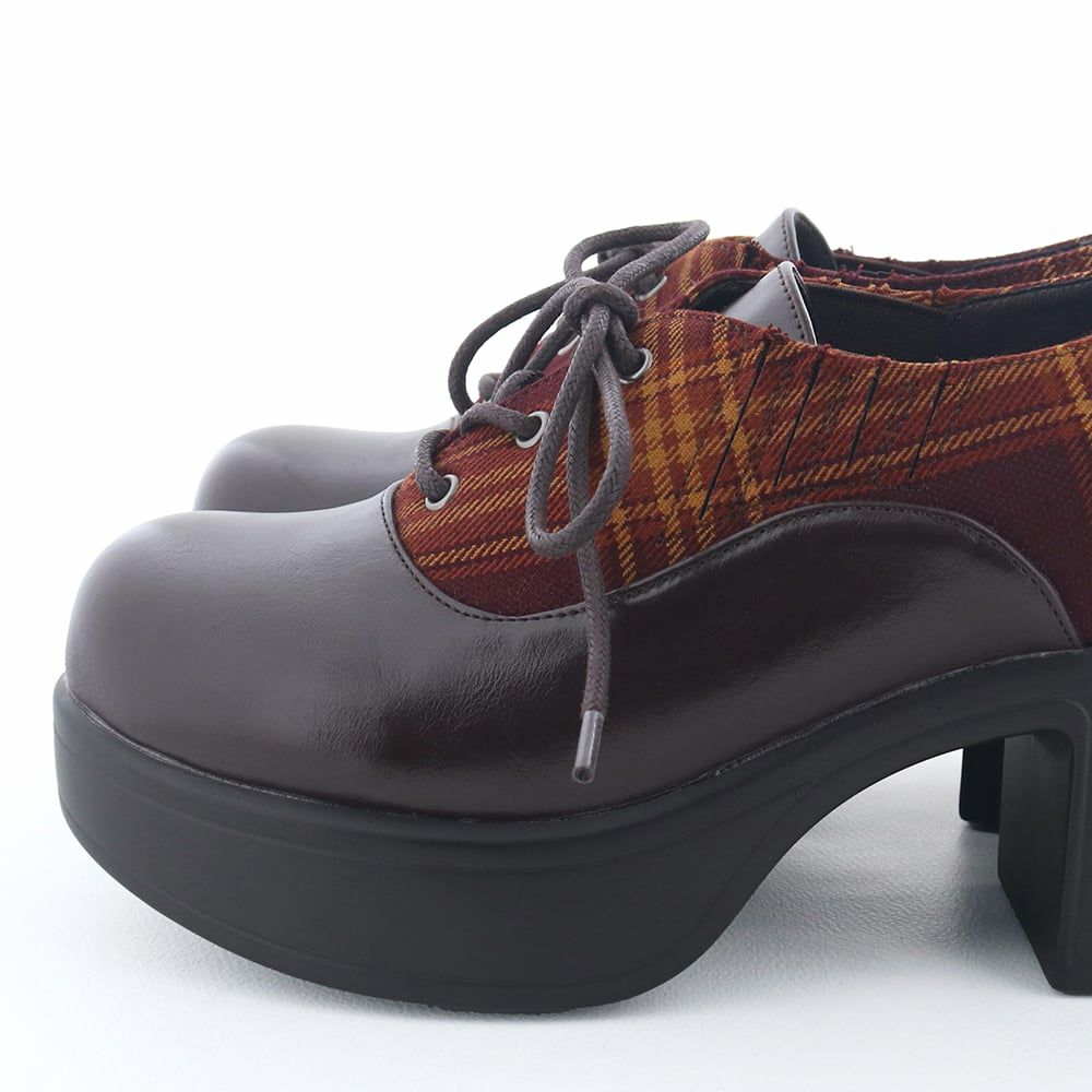 つんと上向きのおでこトゥが唯一無二の存在感