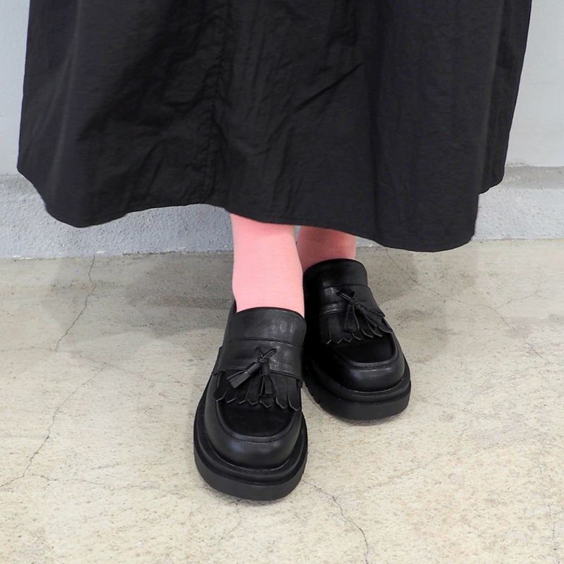 ブラック