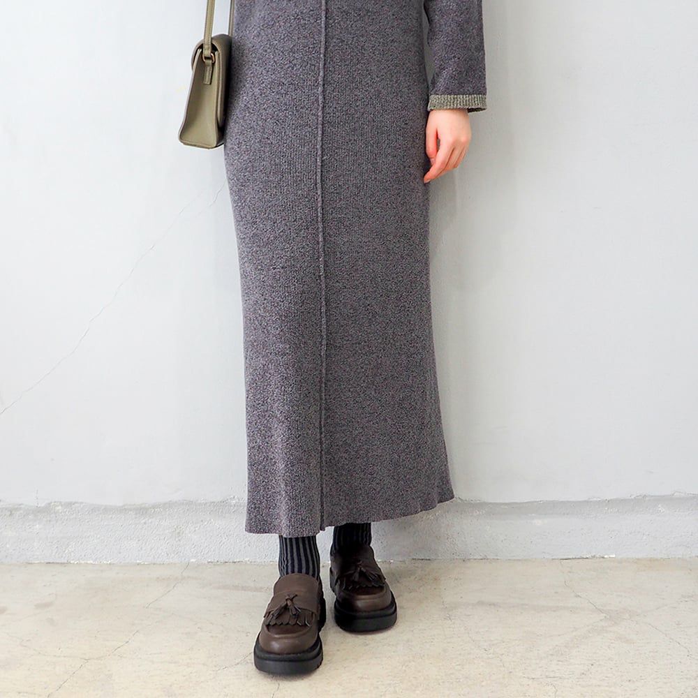 ダークブラウン