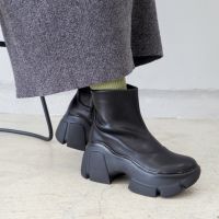 ブラック