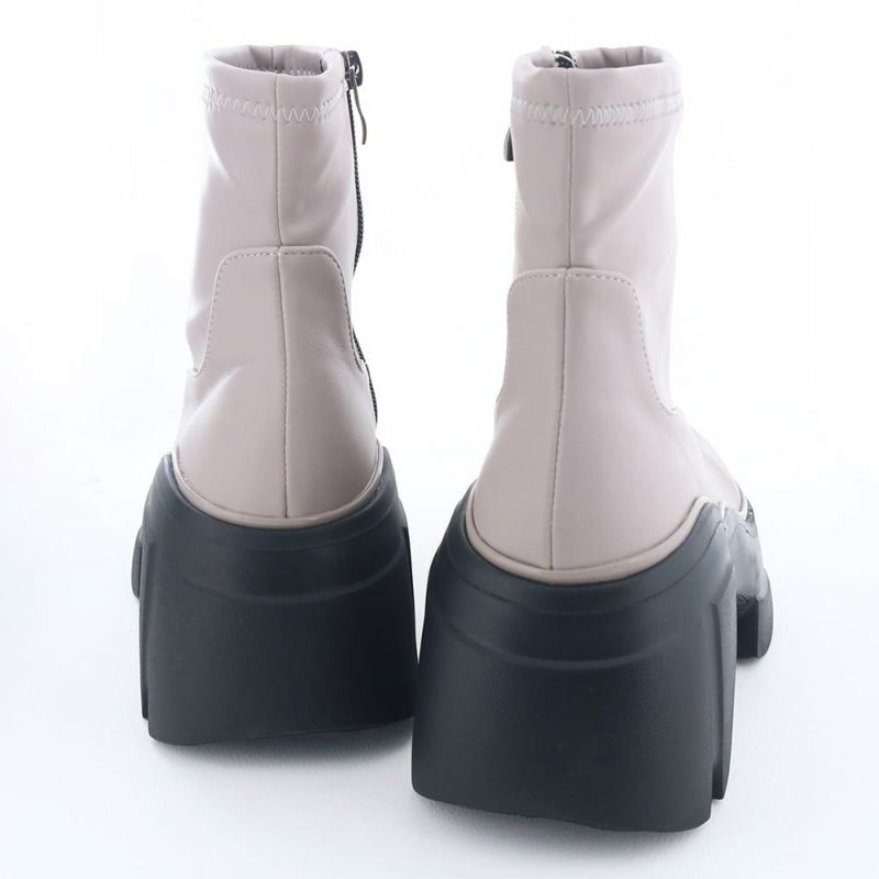 高さを盛りつつ動きやすい。推し活やライブにもぴったり