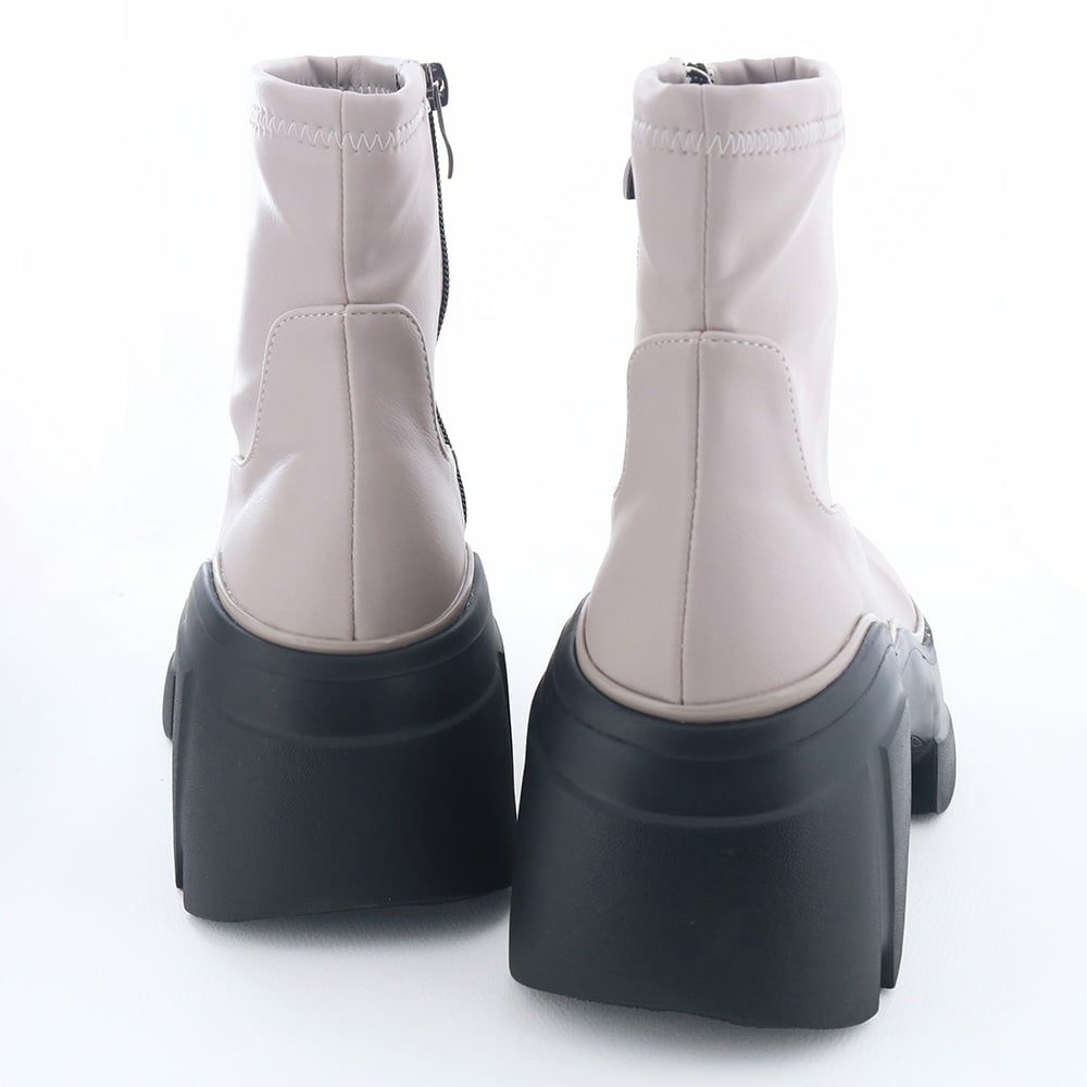 高さを盛りつつ動きやすい。推し活やライブにもぴったり