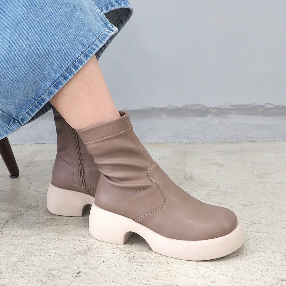 ダークベージュ