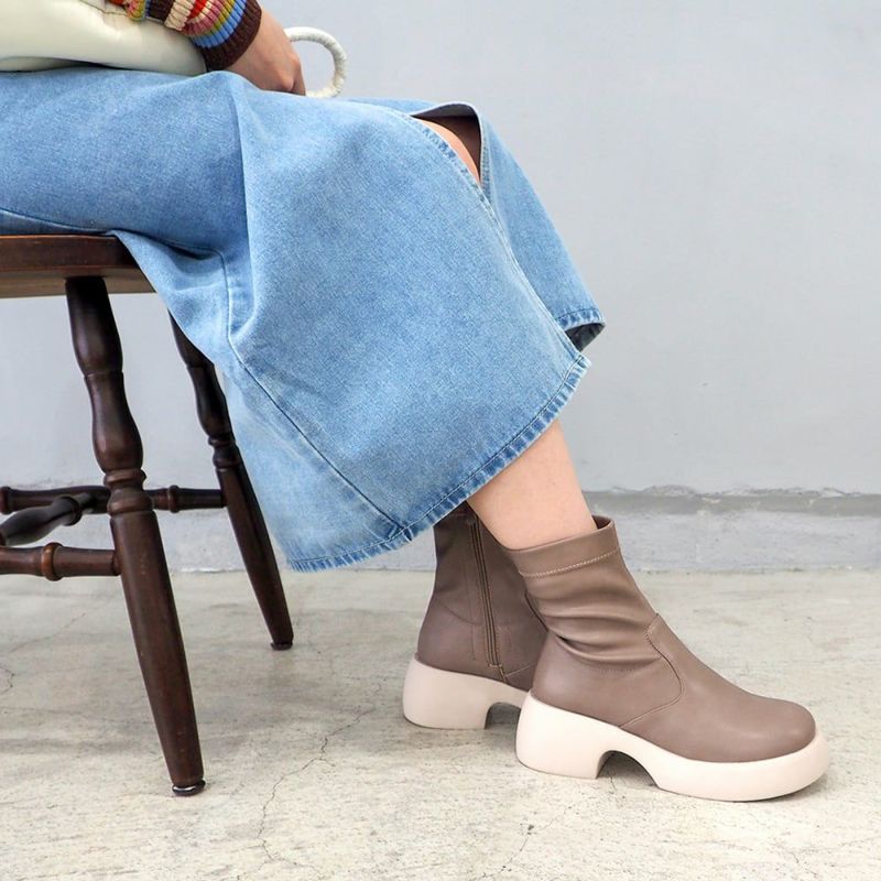 ダークベージュ