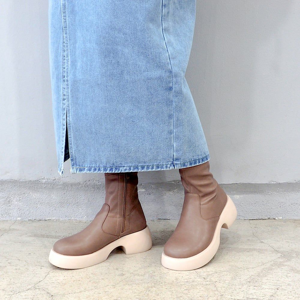 ダークベージュ