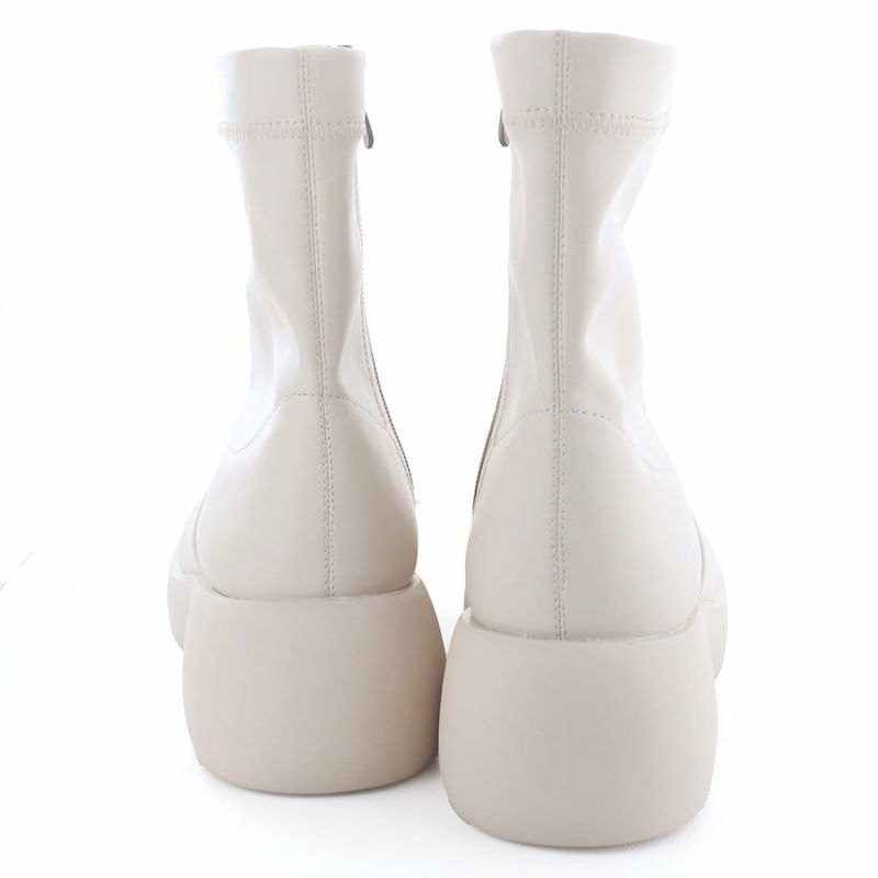 モールドソールで履き心地も◎　1日履いていられる快適さです